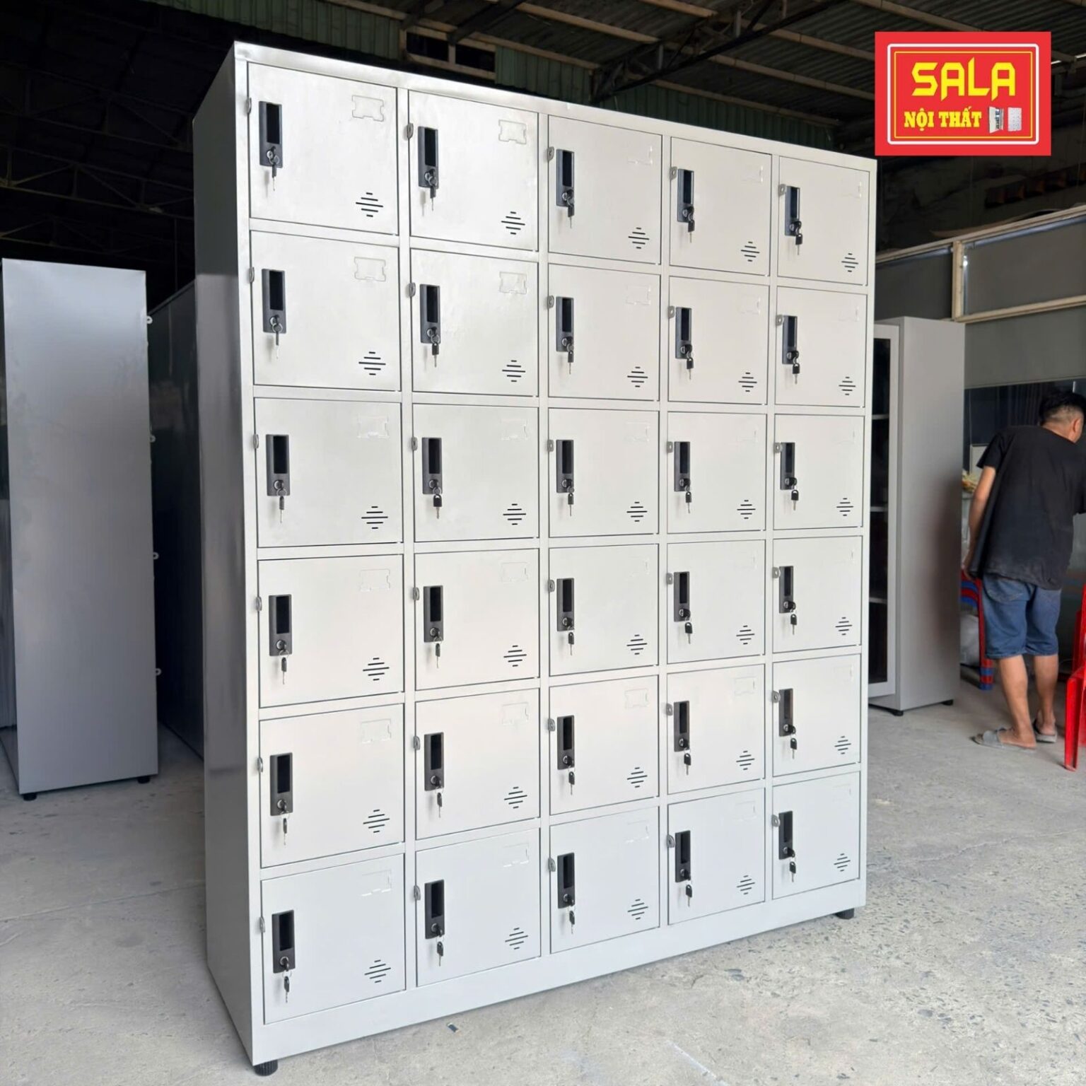 TỦ LOCKER 30 NGĂN CỘT NỔI