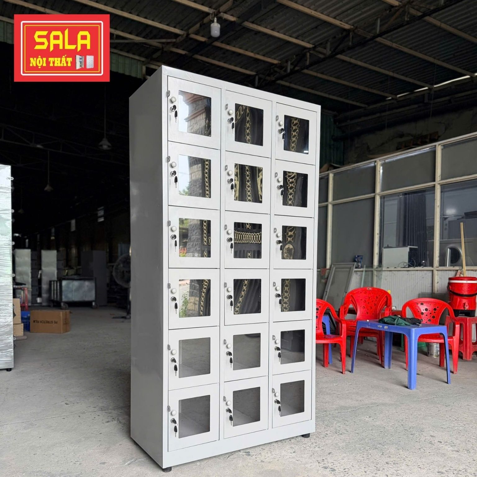 TỦ LOCKER SẮT 18 NGĂN MICA