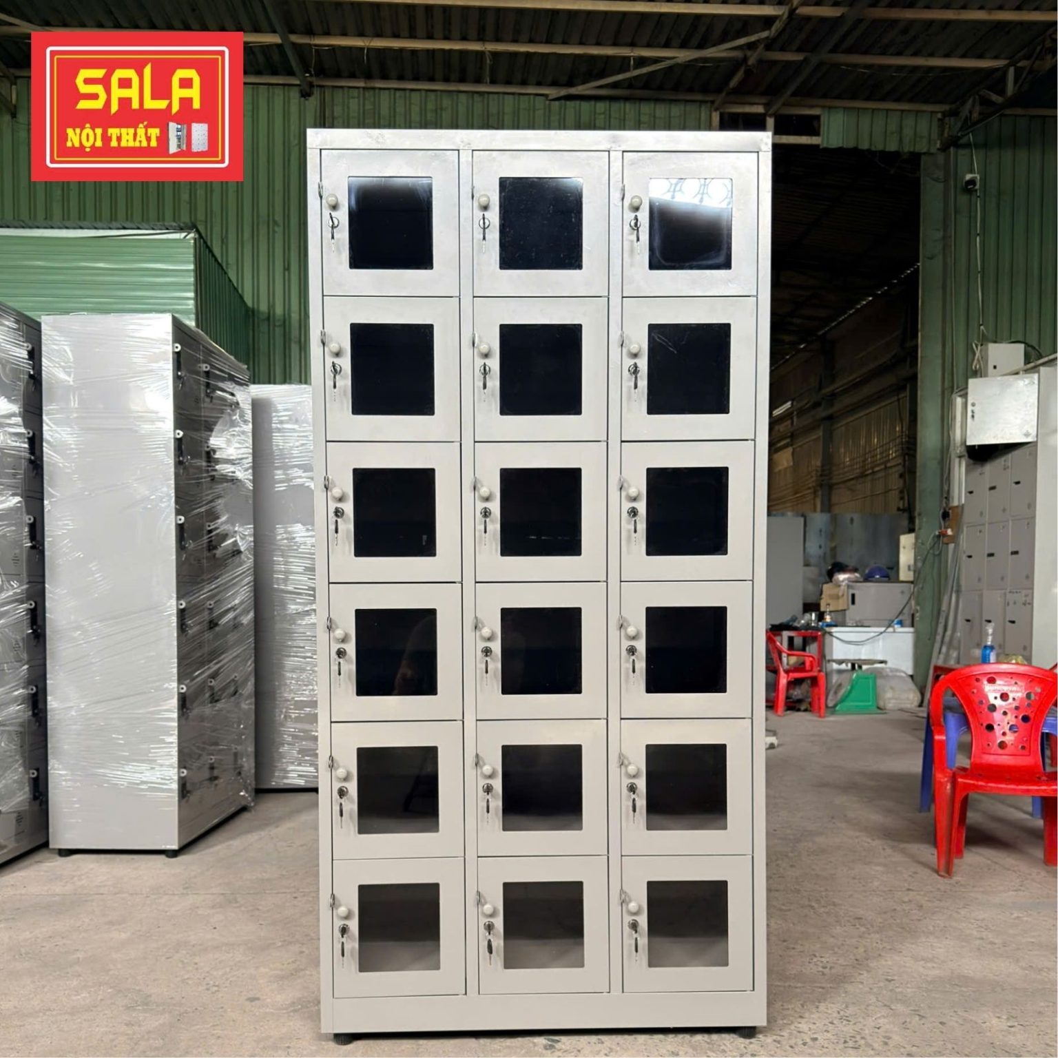 TỦ LOCKER SẮT 18 NGĂN MICA